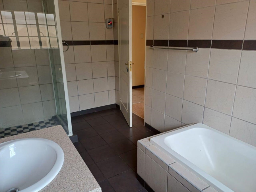 To Let 3 Bedroom Property for Rent in Naudeville Free State